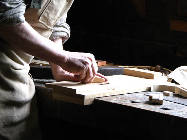 Ofrecemos un servicio de <strong>carpintería  de madera y ebanistería en Rocafort de Queralt</strong> adaptado a las necesidades del <strong>cliente</strong>.